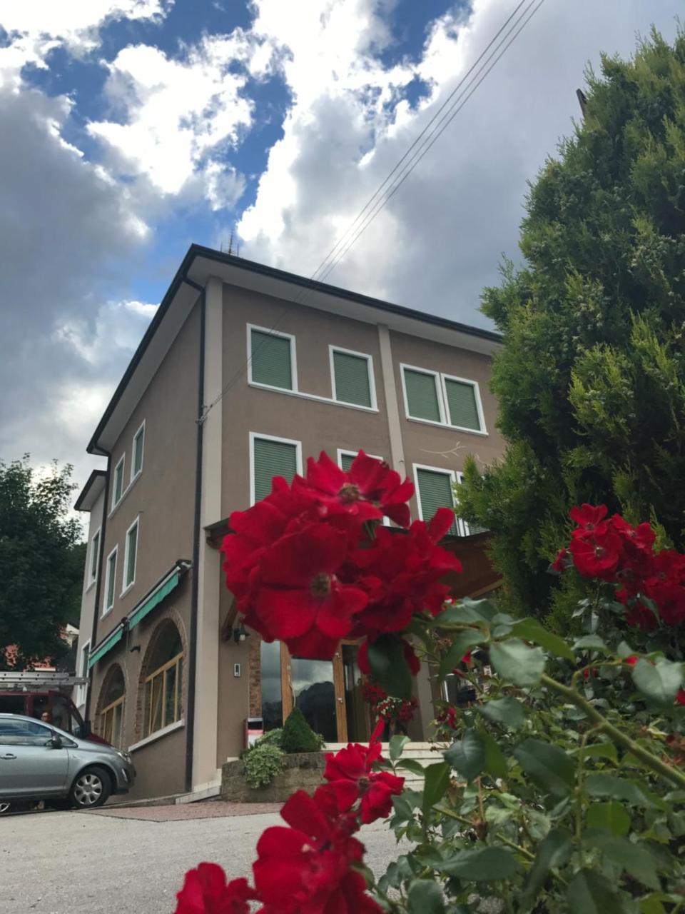 Carla Failela Hotel Valli del Pasubio Kültér fotó